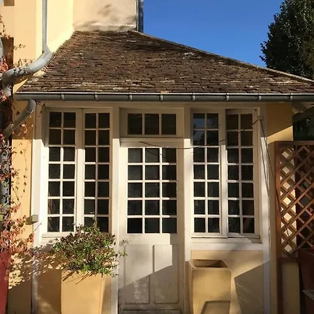 Le Petit Trianon De Victoria לינה וארוחת בוקר ורסאי