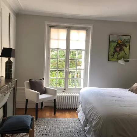 לינה וארוחת בוקר Le Petit Trianon De Victoria ורסאי