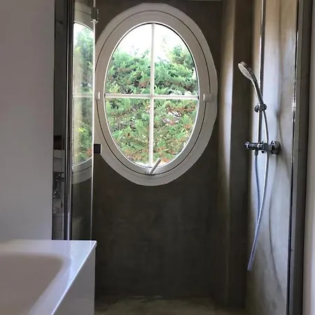 Le Petit Trianon De Victoria Bed & Breakfast *