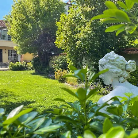 Bed & Breakfast Le Petit Trianon De Victoria *