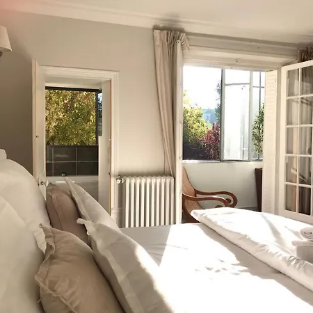 Bed & Breakfast Le Petit Trianon De Victoria