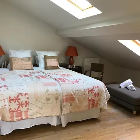 Le Petit Trianon De Victoria Bed & Breakfast *